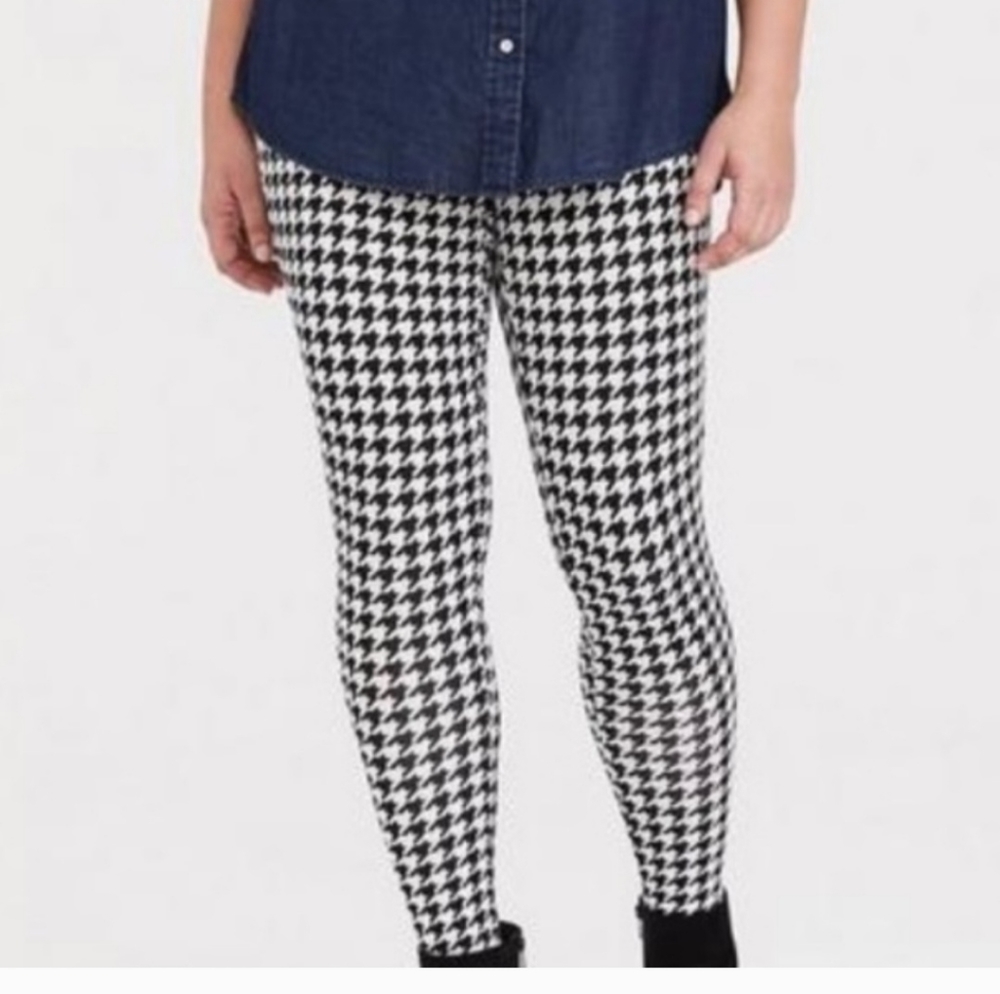 Torrid White and Black Premium Legging With Pockets